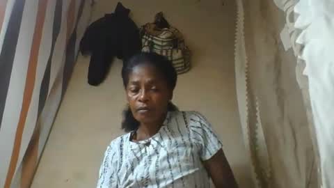 simonettee online show from November 2, 6:52 pm