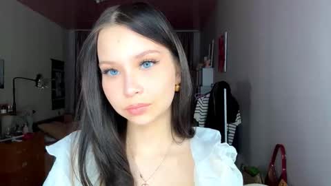 Emma online show from November 18, 12:30 pm