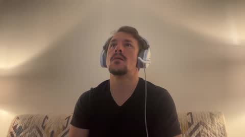 Snapshot of sirbubblesworth chatting on January 18, 2:36 am sirbubblesworth online show from January 18, 2:36 am