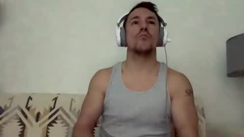 Snapshot of sirbubblesworth chatting on February 23, 12:30 am sirbubblesworth online show from February 23, 12:30 am