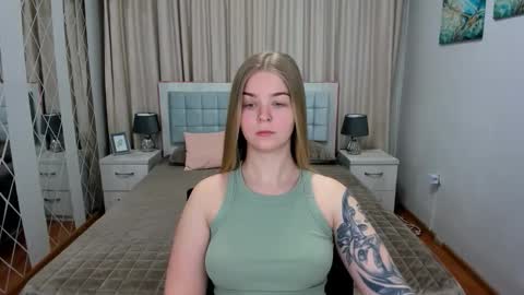 SirenaBloom online show from March 12, 4:49 am