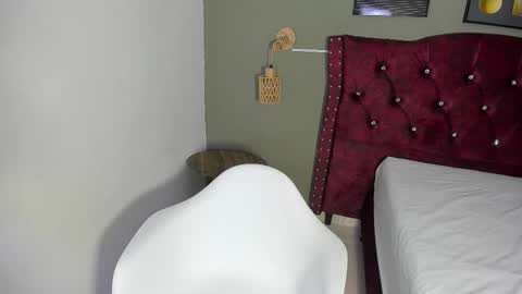 Sirenmoonn online show from February 13, 3:10 am