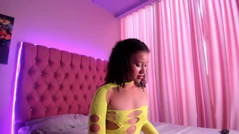 Rizabella online show from May 6, 9:10 pm