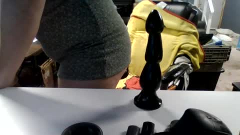 sissifrick online show from June 12, 8:02 am