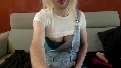 sissybreanna08 online show from April 10, 4:07 am