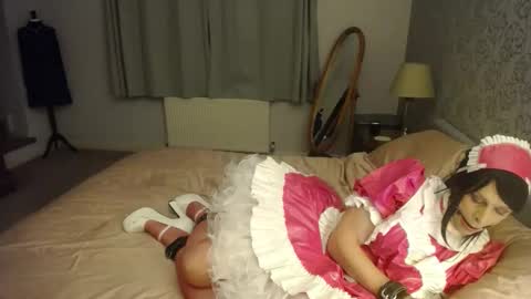 Snapshot of sissyjennymaid chatting on October 19, 8:35 pm sissyjennymaid online show from October 19, 8:35 pm