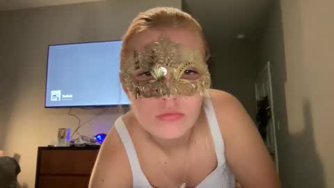 skiimaskabby online show from December 7, 4:59 am