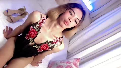skinnytrans69 online show from May 8, 4:23 pm