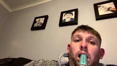 skuzzy25 online show from January 19, 3:50 am