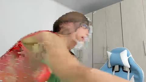 Snapshot of sky_fall1 chatting on February 4, 9:10 pm Valeria  online show from February 4, 9:10 pm