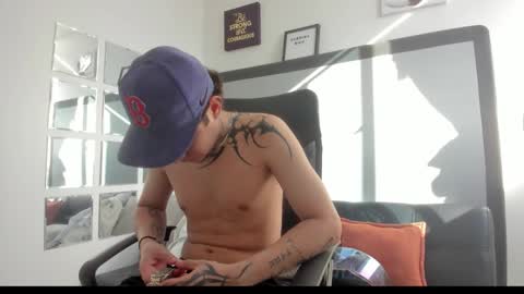 sky_wild online show from November 4, 8:32 pm