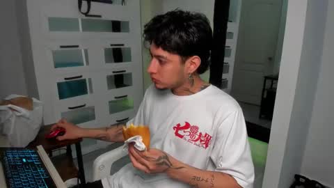 sky_wild online show from March 22, 4:49 am