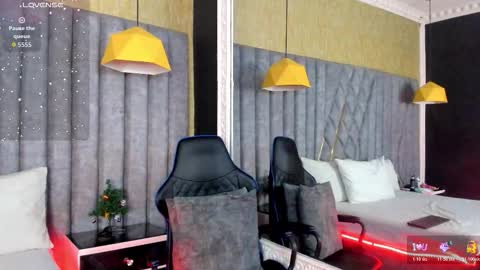 skylerbloom online show from January 9, 3:23 am