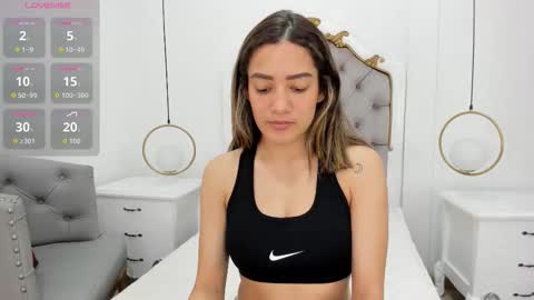 Skyler online show from March 22, 3:32 am