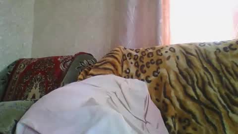 skyressie333 online show from April 8, 7:11 am