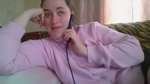 skyressie333 online show from April 10, 8:30 am