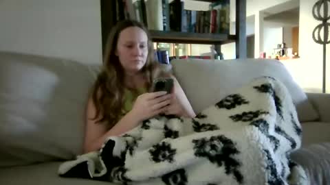 Snapshot of skywinters chatting on October 16, 8:18 pm Sky Winters online show from October 16, 8:18 pm