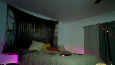 slingrod19 online show from April 7, 12:29 pm