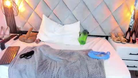 slut_milf_ online show from November 26, 9:22 pm