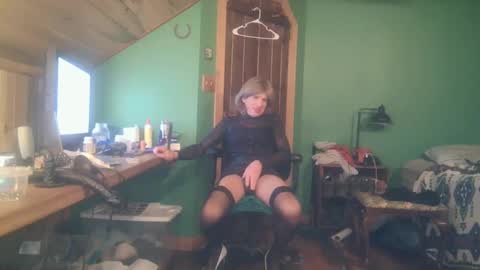 Snapshot of slutjennifertransxx chatting on October 9, 4:07 am slutjennifertransxx online show from October 9, 4:07 am