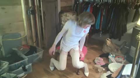 slutjennifertransxx online show from March 6, 3:49 am