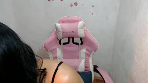  Lovie  online show from February 6, 6:35 pm