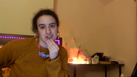 SluttySuzie17 online show from May 13, 9:46 pm