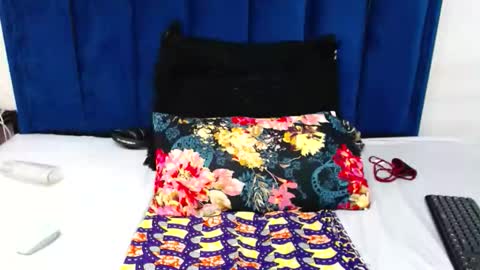 smallboobsxx online show from April 9, 5:44 am