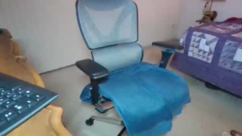 smallguyx online show from May 13, 7:40 am