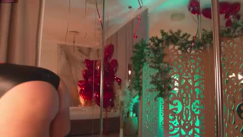 Mia online show from February 14, 5:54 am