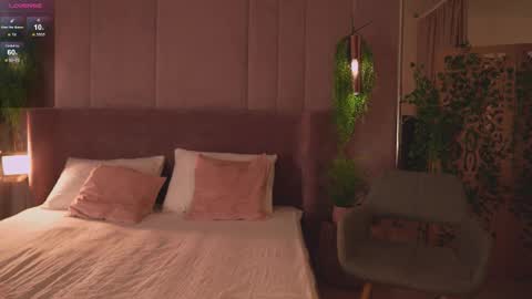 Mia online show from November 24, 5:17 am