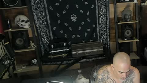 Snapshot of smokey915 chatting on January 15, 12:19 am Smokey915 online show from January 15, 12:19 am