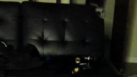 Snapshot of smokey915 chatting on October 28, 2:01 am Smokey915 online show from October 28, 2:01 am