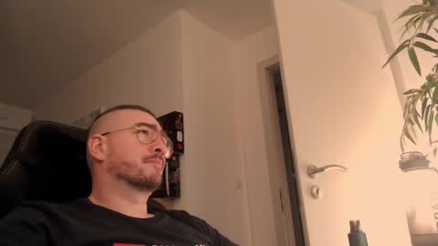 AllDayIDream online show from December 14, 11:56 pm