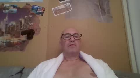 sneakerboy18 online show from November 16, 12:29 pm