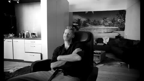 sneaky1985 online show from March 22, 2:21 pm