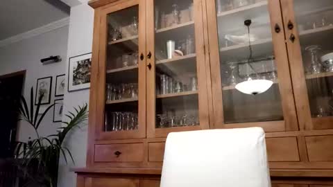 snoecks online show from February 25, 11:30 pm