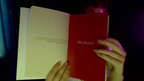 Snapshot of snow_flowers chatting on October 31, 10:21 pm Arwen online show from October 31, 10:21 pm