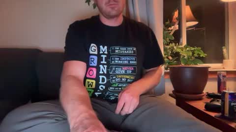 snowtrooper888 online show from July 27, 4:54 am