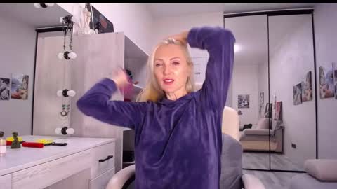 Monna online show from November 11, 3:03 pm