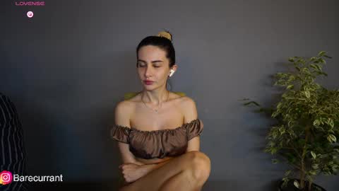 Yesenia online show from February 20, 1:36 am