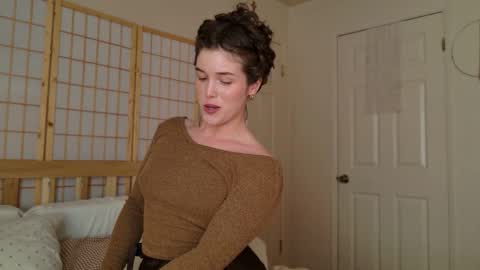 Julia    online show from February 22, 10:45 pm