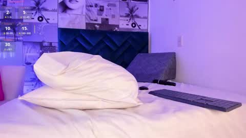 Sofi  online show from October 21, 3:48 pm