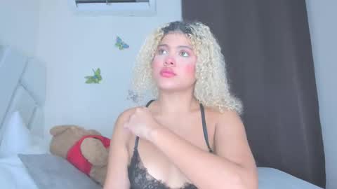 sofiacastillo01 online show from April 4, 5:09 pm