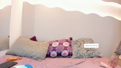 Snapshot of sofiagomez_1 chatting on October 19, 9:08 pm SOFI online show from October 19, 9:08 pm