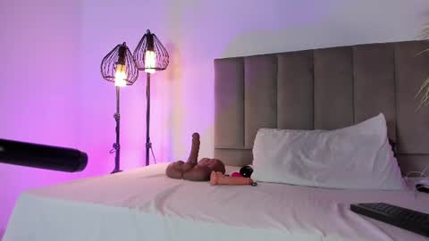 sofiavitali_ online show from June 27, 11:16 am