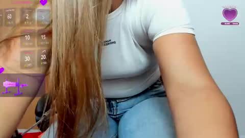 Snapshot of sofijonesx_ chatting on October 2, 7:23 pm Sofia online show from October 2, 7:23 pm