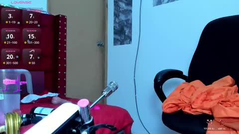 Snapshot of sofijonesx_ chatting on September 18, 12:14 am Sofia online show from September 18, 12:14 am