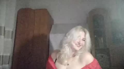 Snapshot of sofishine11 chatting on October 22, 6:31 pm Sofi online show from October 22, 6:31 pm