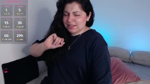 Snapshot of sofix_ chatting on October 5, 12:19 am Lau  online show from October 5, 12:19 am